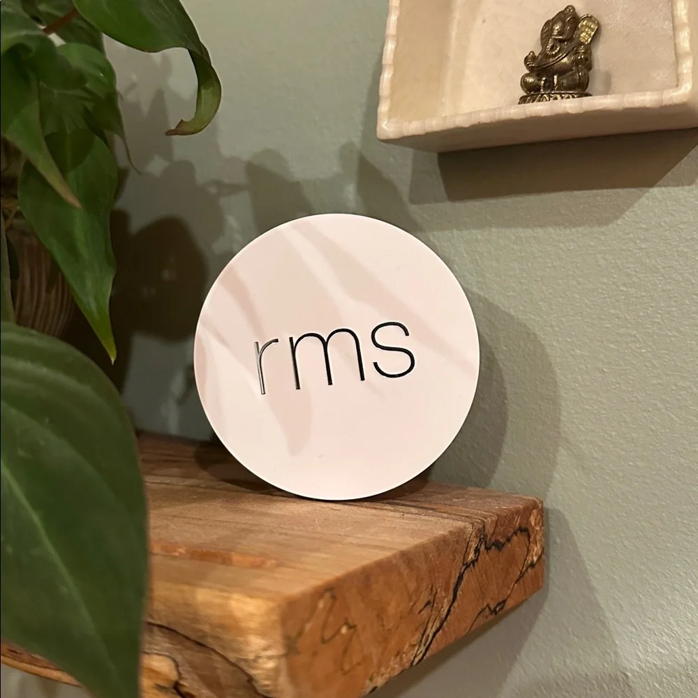 NEW ✨ RMS Beauty Cream Setting Powder - Picture 2 of 5